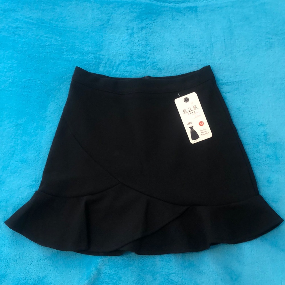 Yi Zhi Lian Black Skort